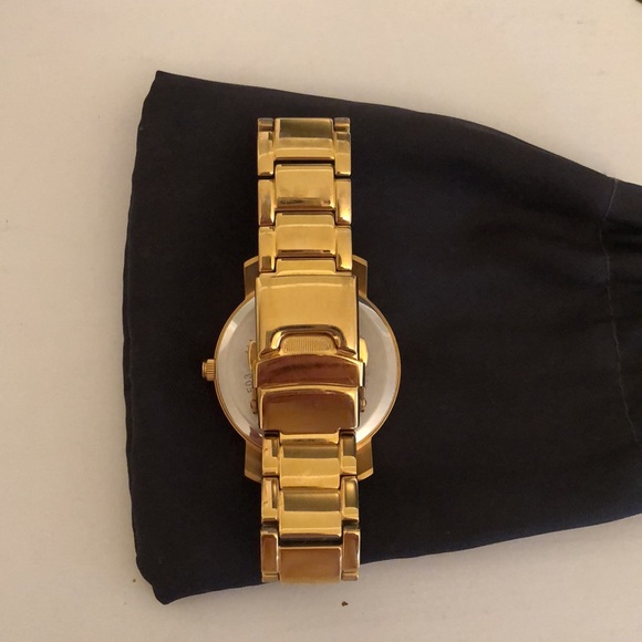Gold MVMT watch - Picture 2 of 2